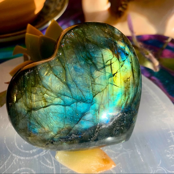 Large Puffy Labradorite Heart - Picture 4 of 9